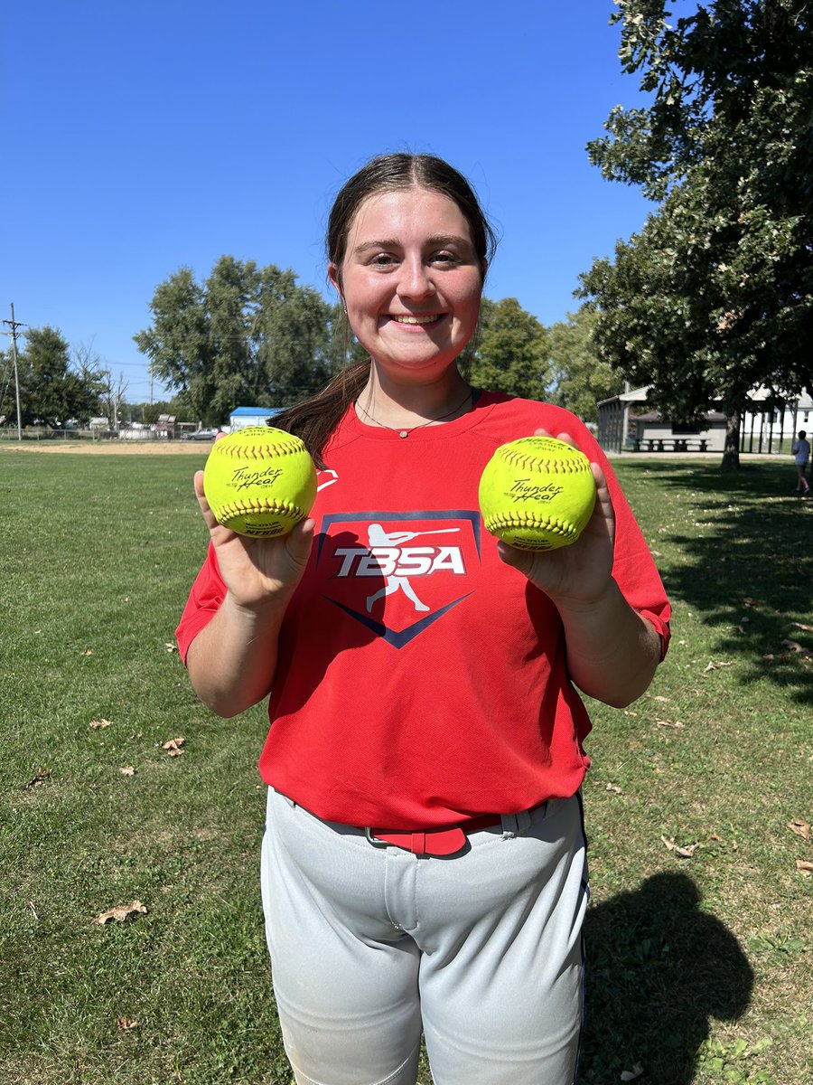 daci_walls's tweet photo. My Wahoos team played a double header against the 18u Hitting Center. I had a good day at the plate going 3-4 with 2 of those being 2 run homeruns!💪🏼🥎@TbsaWahoos07 @mrcloe04 @SoftballDown @TopPreps https://t.co/Pew0AecQCn