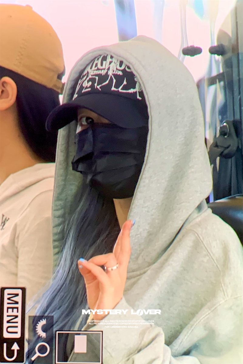 39MysteryLover's tweet photo. 231002 HKG 카트 열심히 따라오라구 파이팅 해주심 ㅋㅋㅋ✊🏻
#LE_SSERAFIM #르세라핌 #宮脇咲良 #SAKURA #사쿠라 #ックラ https://t.co/BWATaRJGZZ