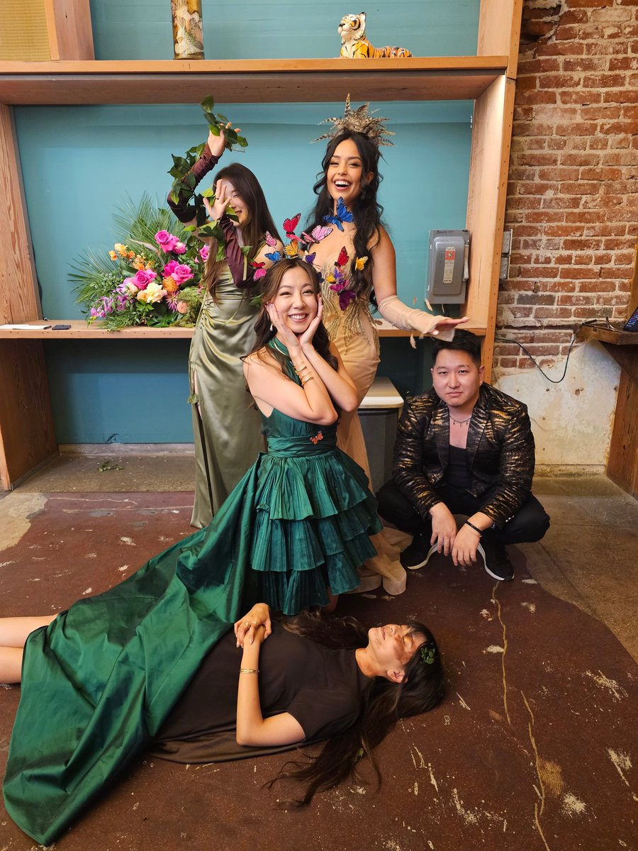 fuslie's tweet photo. QT's rainforest gala!! 💚🦋 https://t.co/t205z58kIx