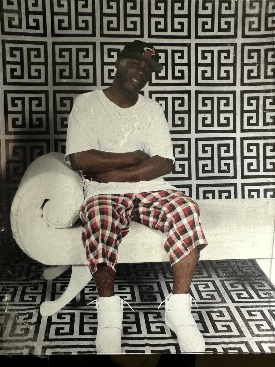 AYEEZIGGY's tweet photo. Rest In Heaven Dad🕊️♥️imma live through your name and forever make you proud you and my moms♥️i just told you i was gonna come see you and this morning i get that call that nobody ever wanna hear🤦🏾i love you pops♥️R.I.P and watch over me forever my guy!!♥️🫶🏾🕊️ https://t.co/lWSeBwaTW2