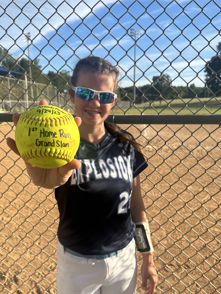Knocking the rust off after a long time off, had a blast playing my first tournament with my new team, Explosion Premier 16u. Hit my first one out and it was a grand slam! Love how happy my teammates and coaches were for me!