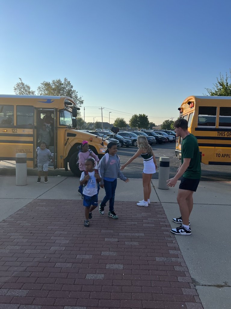 WestfieldEPS's tweet photo. Santa Fe Wolves football players and cheerleaders welcomed West Field Wildcats to school and joined in Round Up on Friday to gain support for HOCO games against North High School. Santa Fe went on to win 52 to 17. Go Wolves! https://t.co/VHxzUbXlZG