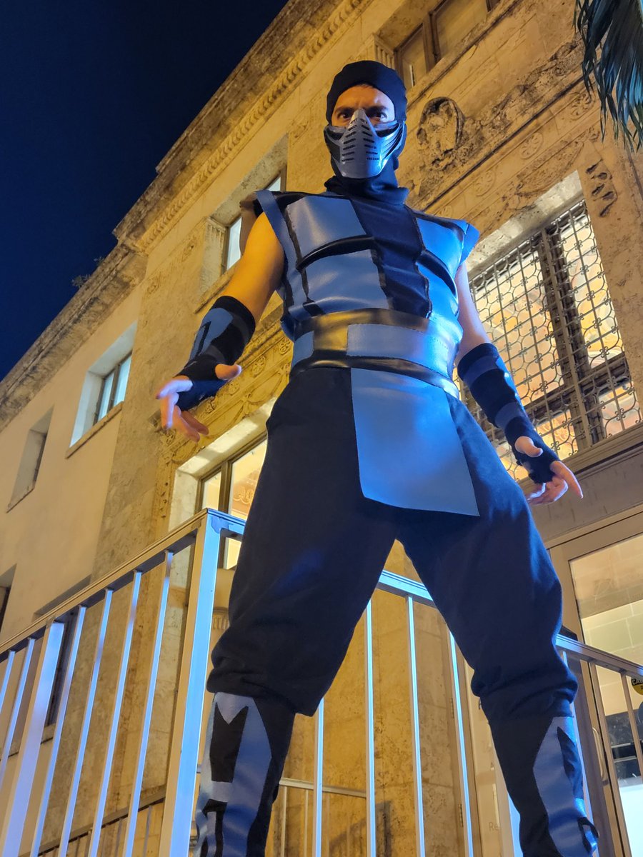 JoelXero's tweet photo. Test your might!
________________________________
#mortalkombat #mk3 #cosplay #mortalkombattrilogy #subzero #classicsubzero https://t.co/pwnGtWyYCF