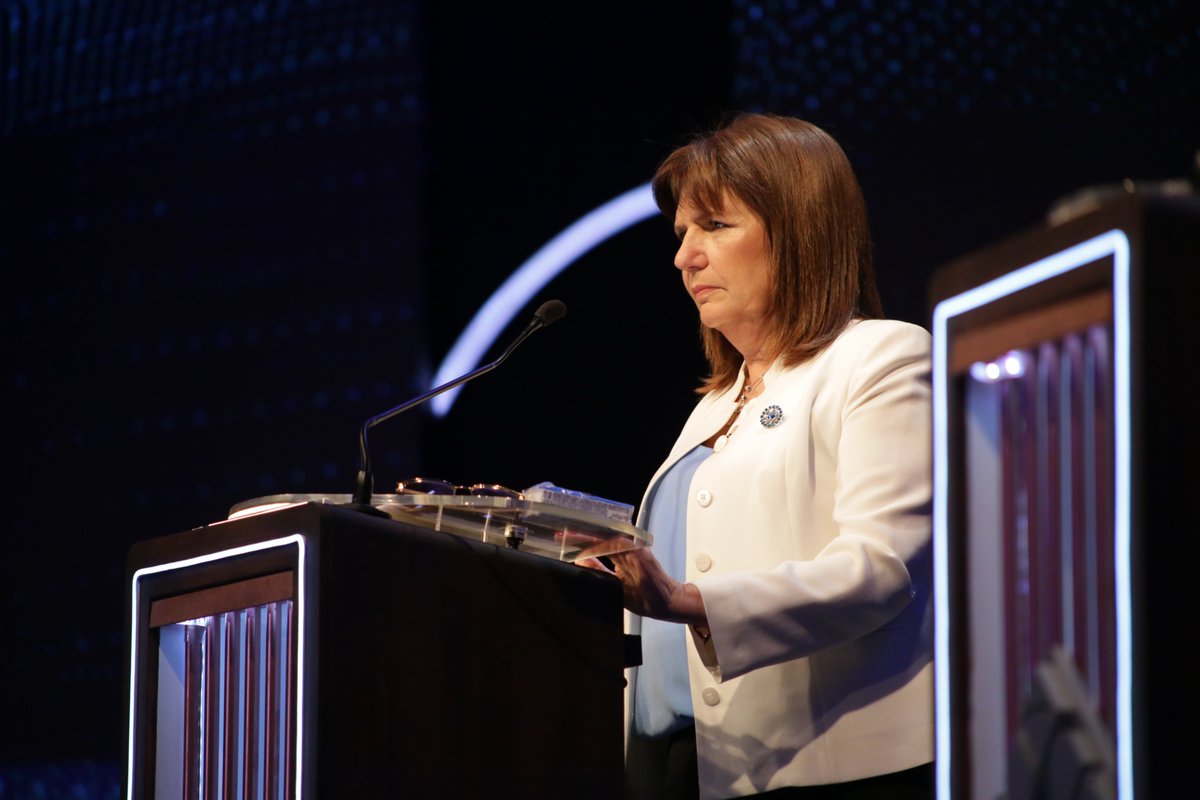 DebatesAr's tweet photo. #Debate2023 #DebatePresidencial

Candidata a presidenta de la Nación | Patricia Bullrich https://t.co/UfD8Txuvv2