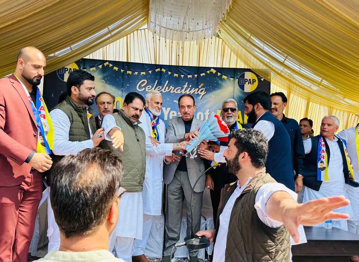 GMSaroori's tweet image. Democratic Progressive Azad Party (DPAP) led by former Chief Minister Ghulam Nabi Azad on Sunday Celebrated  'One Year of DPAP' at Municipal Park Jawahar Nagar Srinagar. #DPAP #OneYear #GhulamNabiAzad #GMSaroori #Saroori #Inderwal