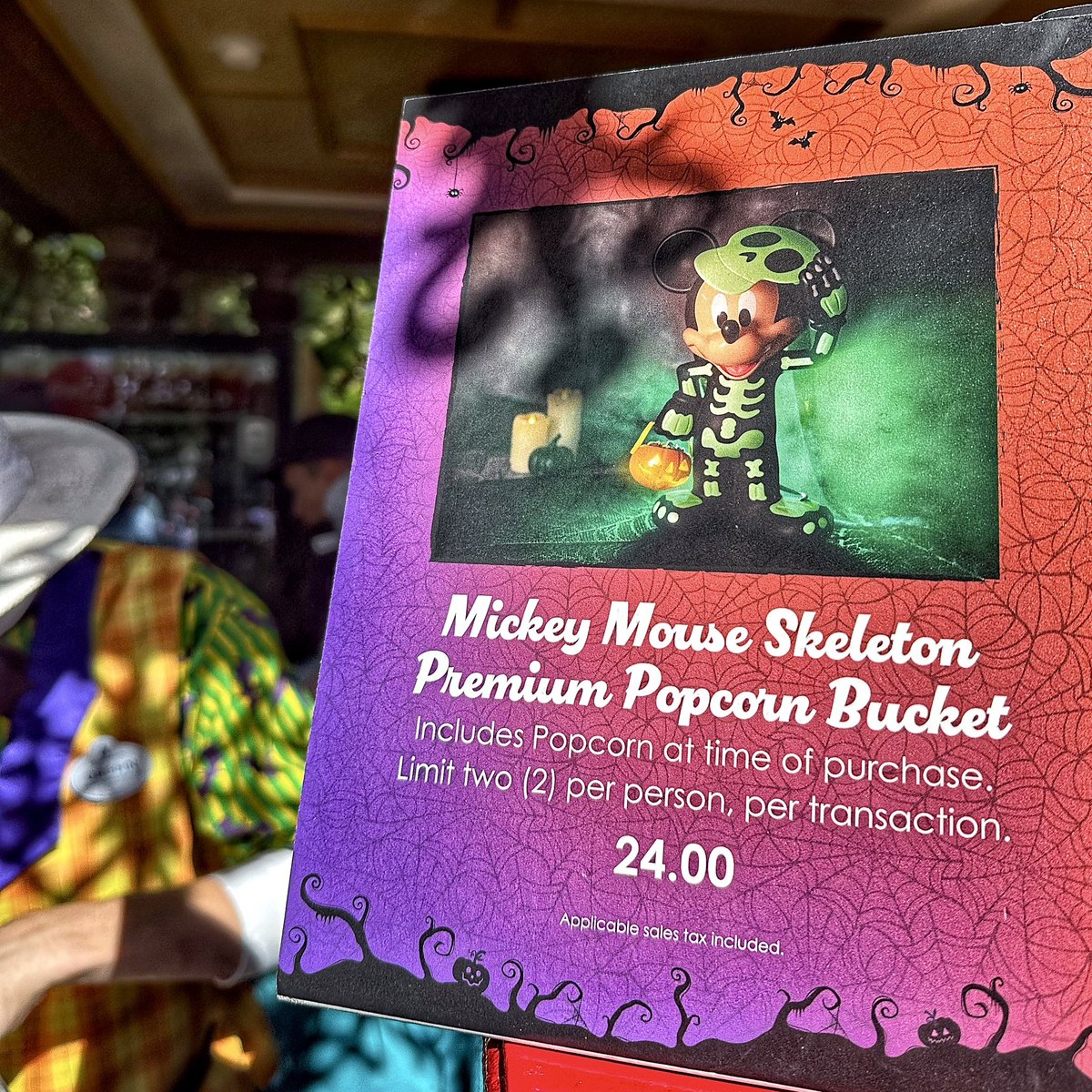 Absolutely Love This Year’s Mickey Mouse Halloween Popcorn Bucket At Disney!!! It’s Really Not So Scary. ❤️
.
#MickeysNotSoScaryHalloweenParty
#WaltDisneyWorld #MagicKingdom
#OrlandoFlorida #TuckDoesDisney
#Disney #DisneyPopcornBucket
#DisneyBlogger #Halloween 🎃