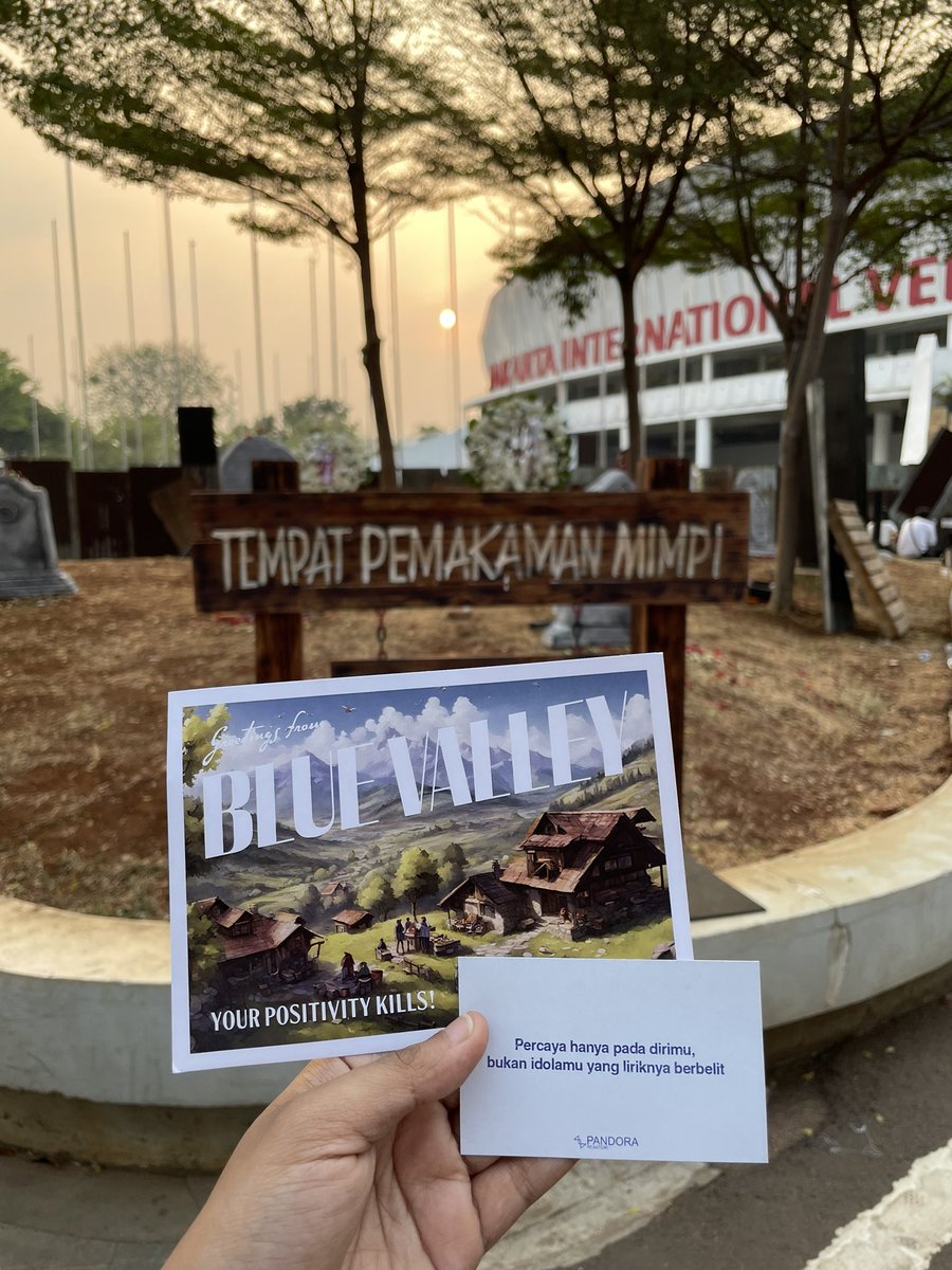 dinsooot's tweet photo. Thanks @wordfangs for the great concert. Dari konsep yg ga masuk akal, visual yg gila, sampe energy di 35 lagu yg ga ada abisnya. Im FULL 💙see u di tur 50 nanti 🕺🏻🪩 https://t.co/fT5DFbRNo5