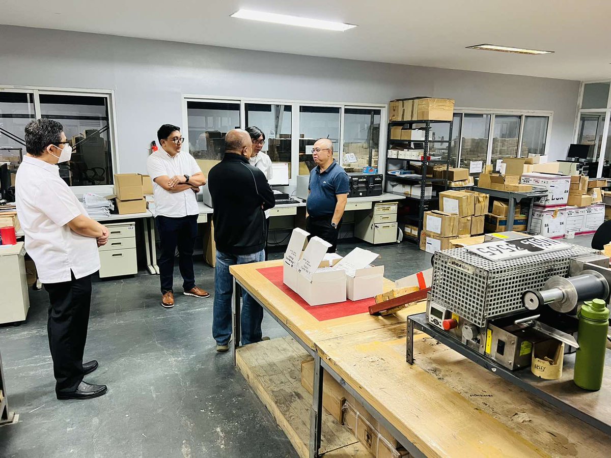 LTOPhilippines's tweet photo. LTO chief Vigor D. Mendoza II leads a prompt 5:00 AM inspection at the Plate Making Plant, diligently overseeing operations to expedite backlog resolution, emphasizing the agency's commitment to efficient public service delivery.
#LTOPhilippines
#LTOPH
#WorkingLTO https://t.co/qAyznU6YYH