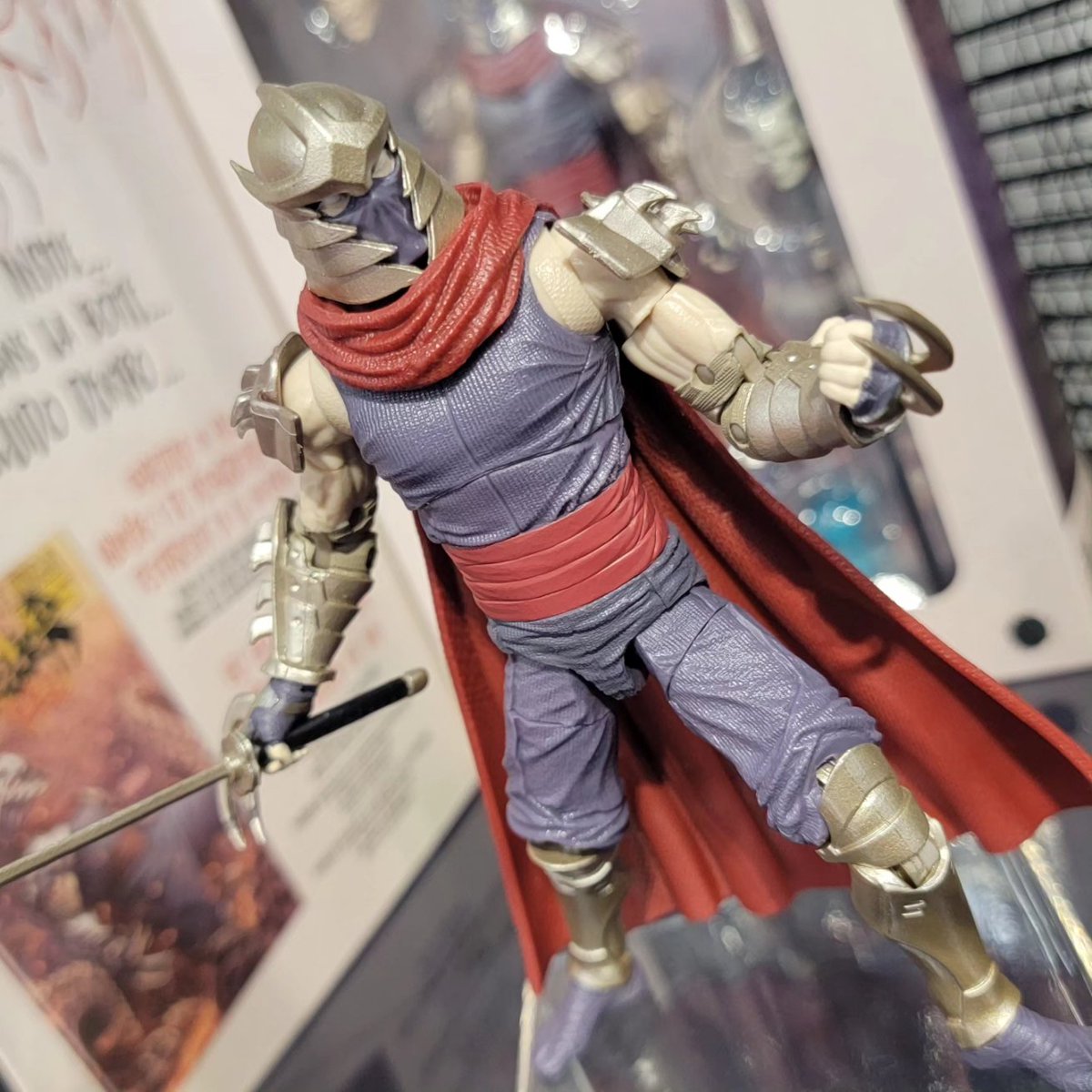 #TMNT Shredder in Hell figure from @LoyalSubjects. Comes packaged with comic book, and has a special deco with sort of a shimmery, goldish look to the armor. 

#ToyFair #nytf #nytoyfair