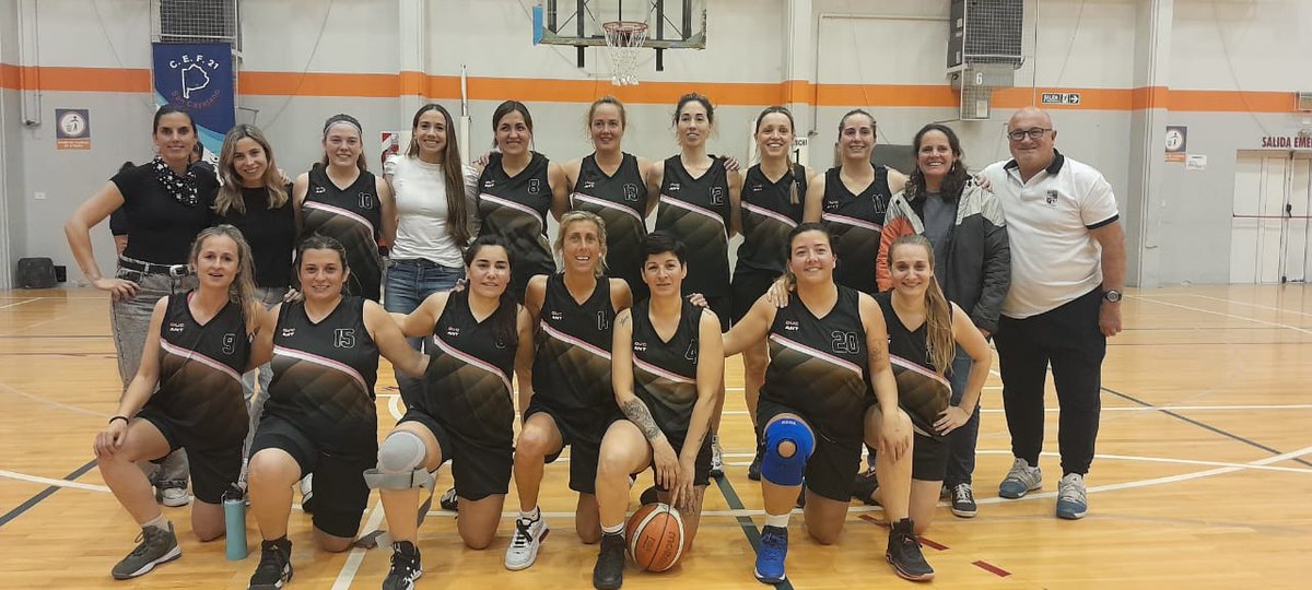 carodomingu's tweet photo. Triunfo dino !! E invictas 💪🏻🏀 https://t.co/sv3ea9Irjf