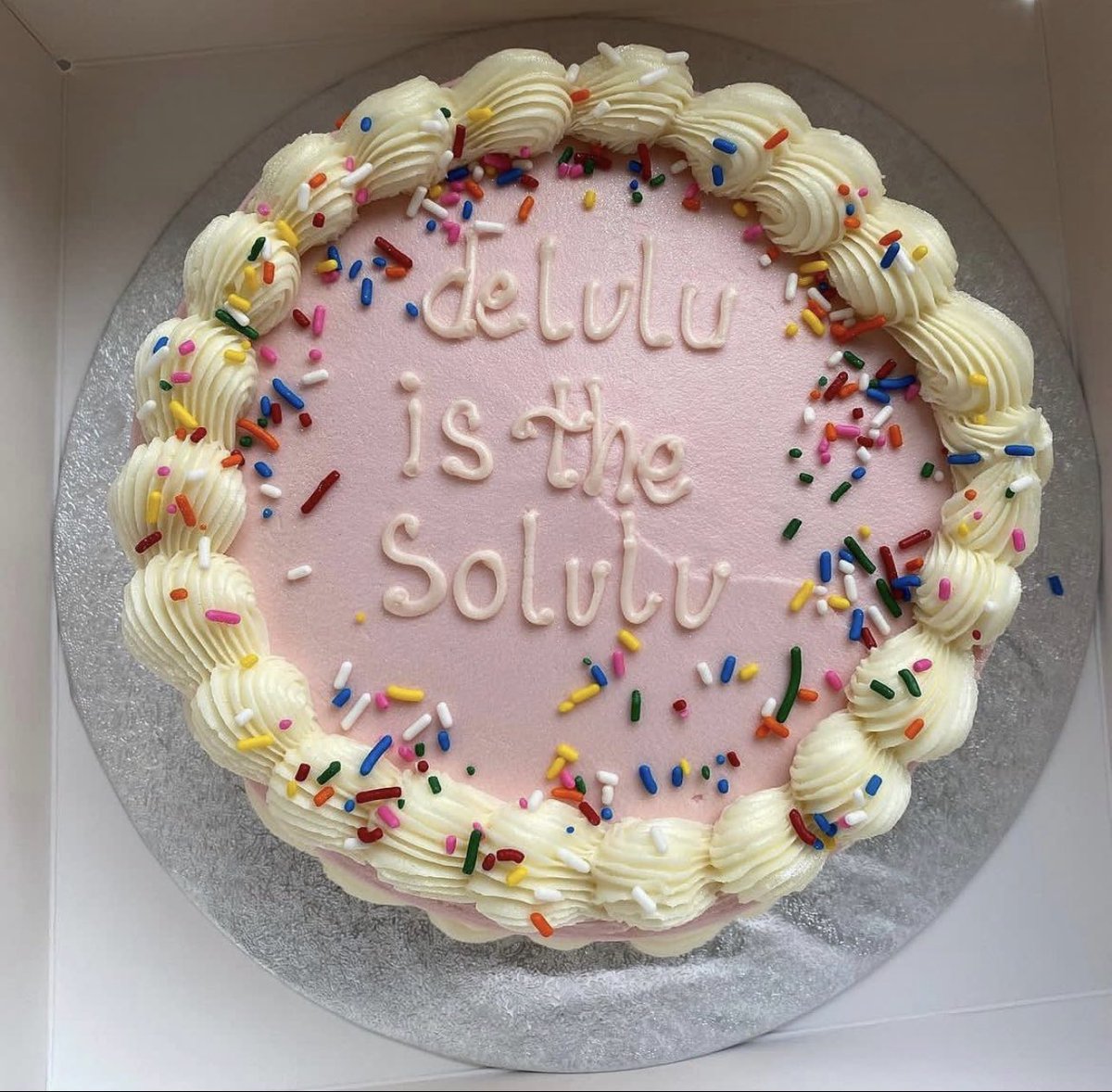 SerialPisces's tweet photo. If Pisces was a cake https://t.co/ygvBzVR3f5