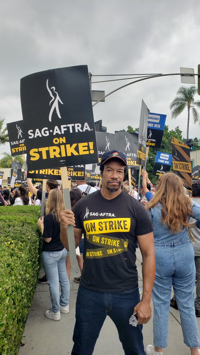 We got you....

* You do Background work, VO and don't wanna be replaced by AI, I personally got you! Shit is crazy, what are we, a sci fi show on a NET-work that shall not be named?!?

#SAGAFTRAStrong #holdingtheline #onedaylongeronedaystronger
