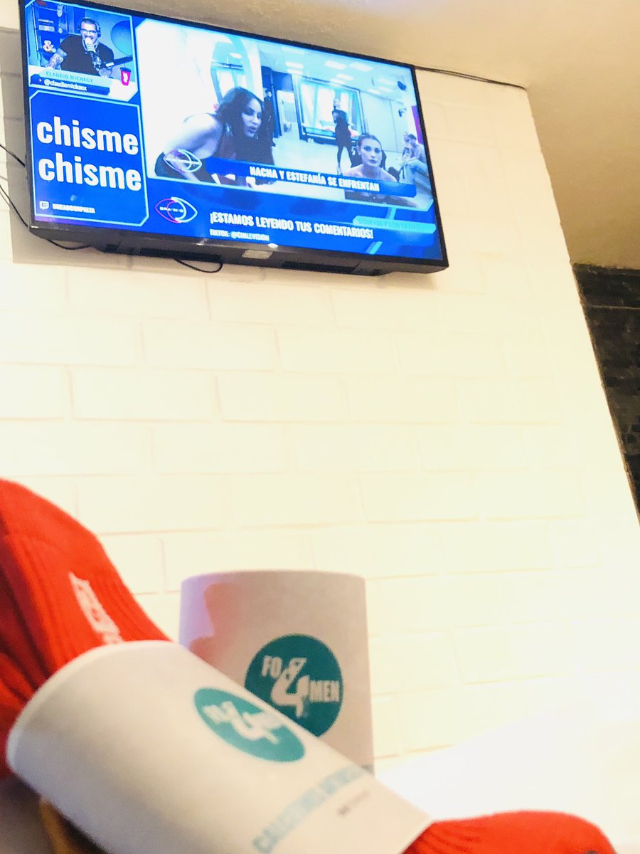 ffelipeandress's tweet photo. @ClaudioMichaux @chilevision @granHermano / trabajando en el emprendimiento (ig: fo4men) y viendo con mi amorsito❤️ el reality. Saluos tio Michaucha #GranGermanoCHV #granHermano https://t.co/KRp5PQnxJ5
