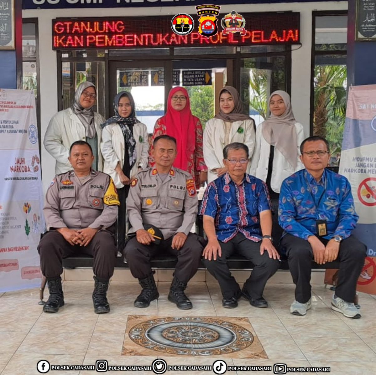 PolsekCadasari's tweet photo. Kepala Kepolisian Sektor Cadasari AKP Tulus Prayogo.S.E menjadi pembina upacara di SMPN 1 KarangTanjung.Dalam sambutannya, Kapolsek Cadasari mengajak generasi muda untuk berperan aktif dalam menjaga keamanan,ketertiban dan Kedisplinan di lingkungan sekolah dan sekitarnya https://t.co/tdoq9Ag1au