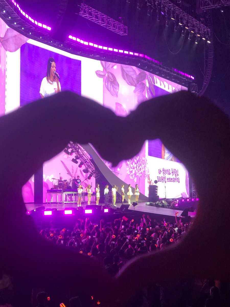 owitstwiceu's tweet photo. attended both                 paos, malat, body
days for twice      🤝🏻      pain, nilalagnat
concert                                but my heart is full!! https://t.co/Wk5rWeZQCI