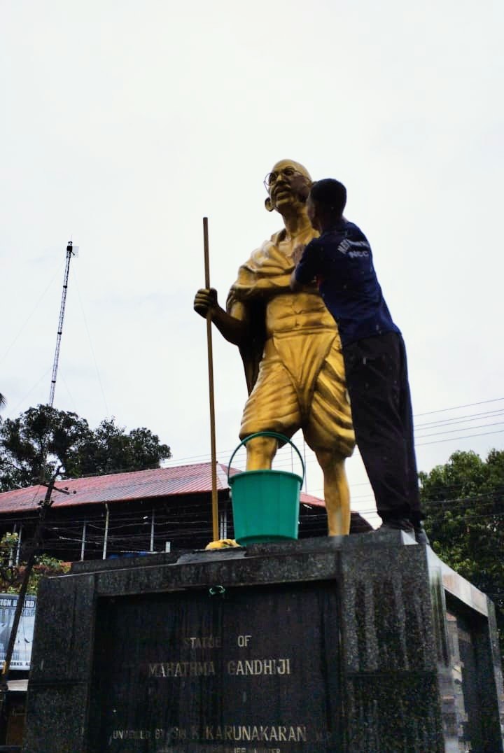 nccmesmaramplly's tweet photo. "Ek Tareekh Ek Ghanta Ek Saath" - Nation's call to endeavour for Swachhata
.
.
.
.
.
.
.
#SwachhataHiSeva 
#SwachhBharat 
#SwachhtaAbhiyan 
#SwachhtaPakhwada 
#SwachhBharatAbhiyan 
#GandhiJayanti2023
#gandhijayanthi
@DefencePROkochi 
@DefencePROTvm
@NCC_KER_LAK_DTE 
@HQ_DG_NCC https://t.co/TNHA17te4q