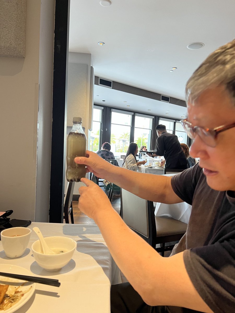 patriciamou_'s tweet image. For my birthday this year, my dad gifted me a dirty bottle of water. Not kidding.

In the past he’s gifted me: a first aid kit, pepper spray, an encyclopedia, a key chain, dedicated a book he wrote to me, etc. good ol dad gifts. 

He told me this years gift was extra special as…