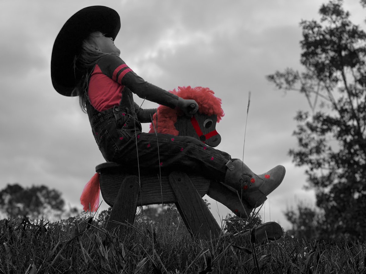 HH_Photos_'s tweet image. #52frames_red
#week39 #ginasframers #SYWTBAP

“Rocking Horse Dreams”

“She is some magic, some chaos and a bit of poetry.”