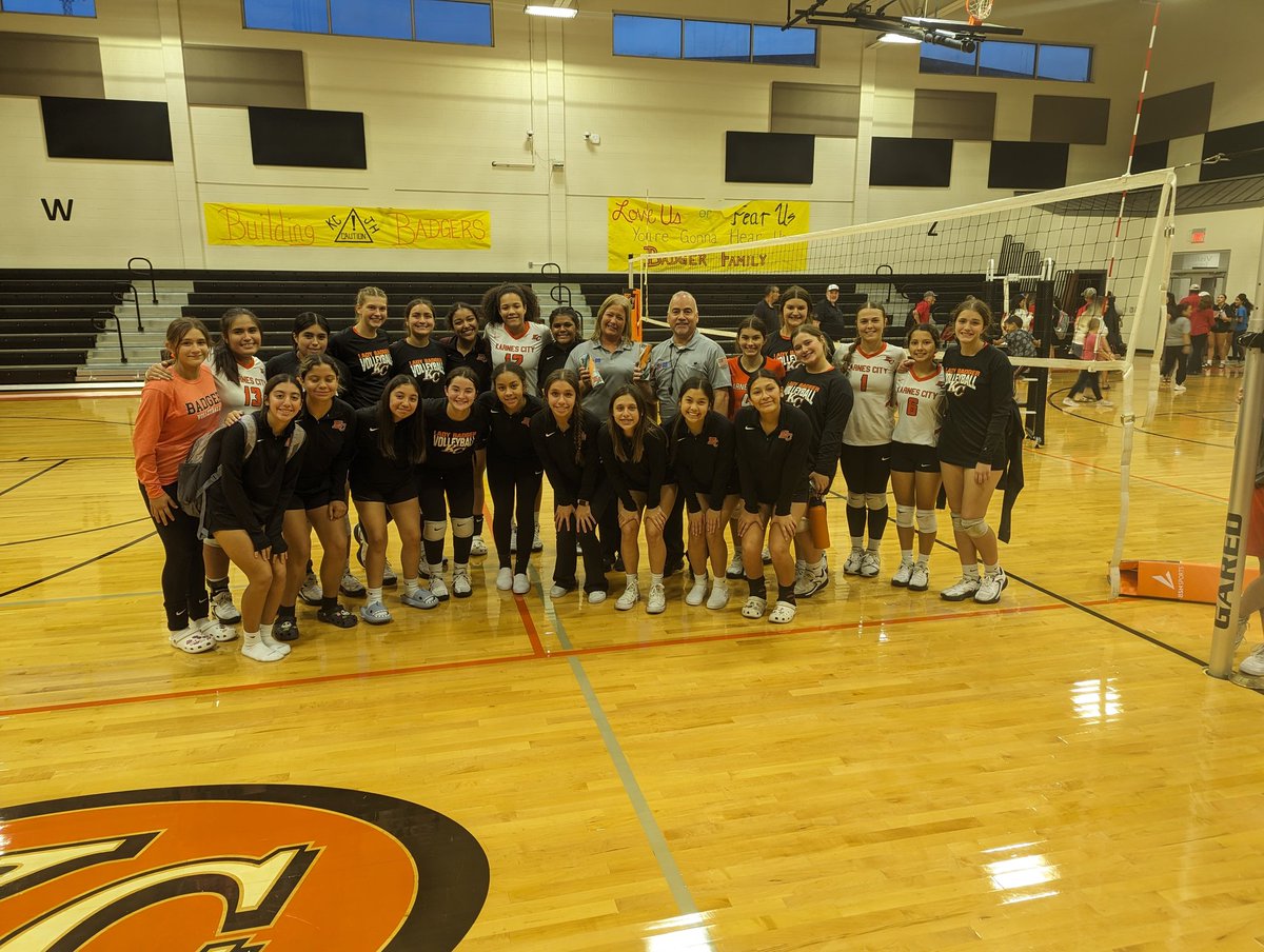 Celebrating our Seniors, and #OFFICIATIONWEEK in KC. Showing our love to the Victoria Chapter for all they do for us. Thank you Latonia Reyes, Randi Schauer and David Sotelo for supporting our program! <a href="/AVCAVolleyball/">AVCA</a>