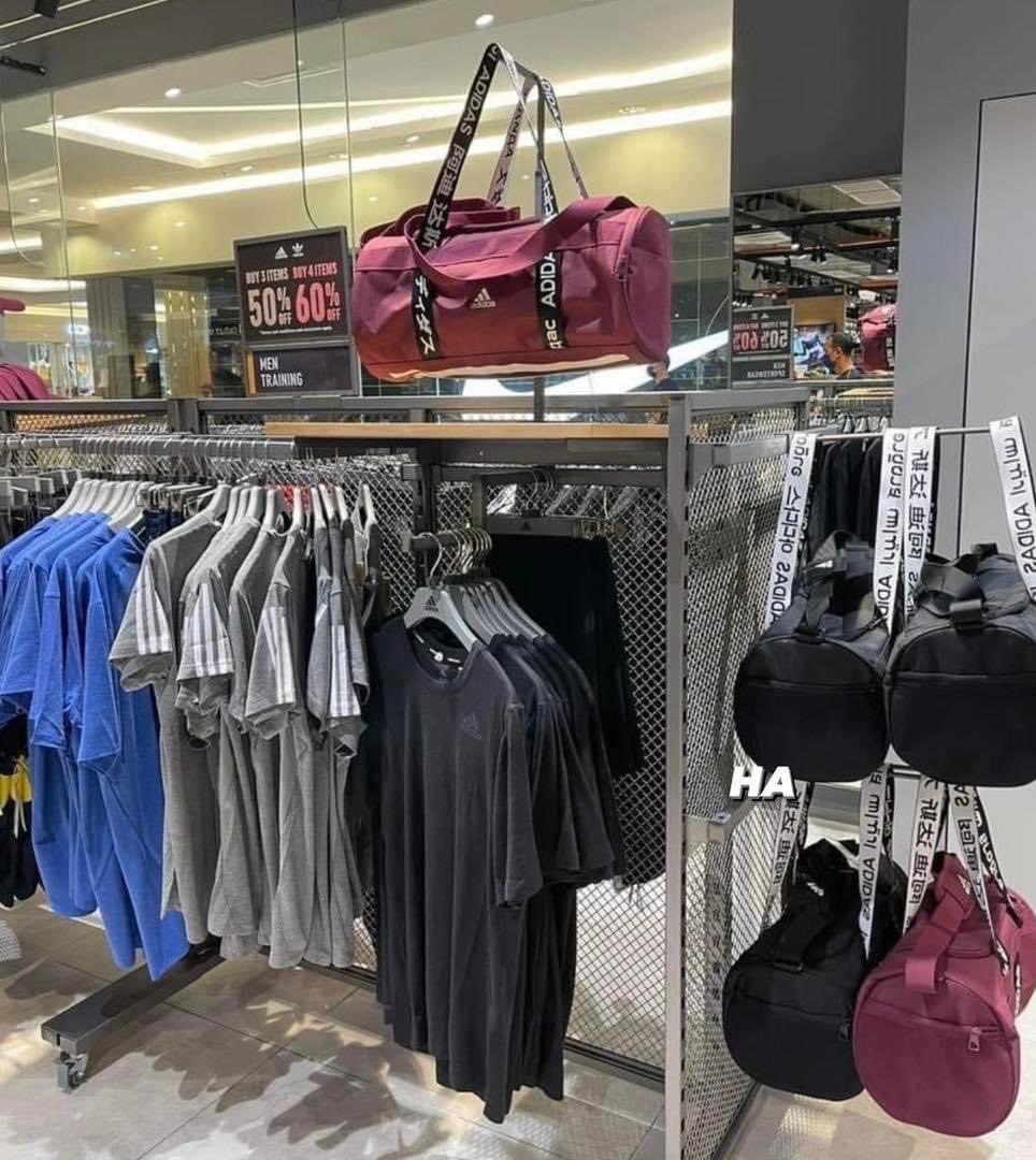 SantaiSini's tweet image. Dah singgah Adidas belum? Bagi yg taktahu, diorg tgh buat sales kaw2 sampai 15 Oktober nanti 😍

kredit x KashonMY 

#santaisini #adidas #promo #menarik #offer #deals #discount #off