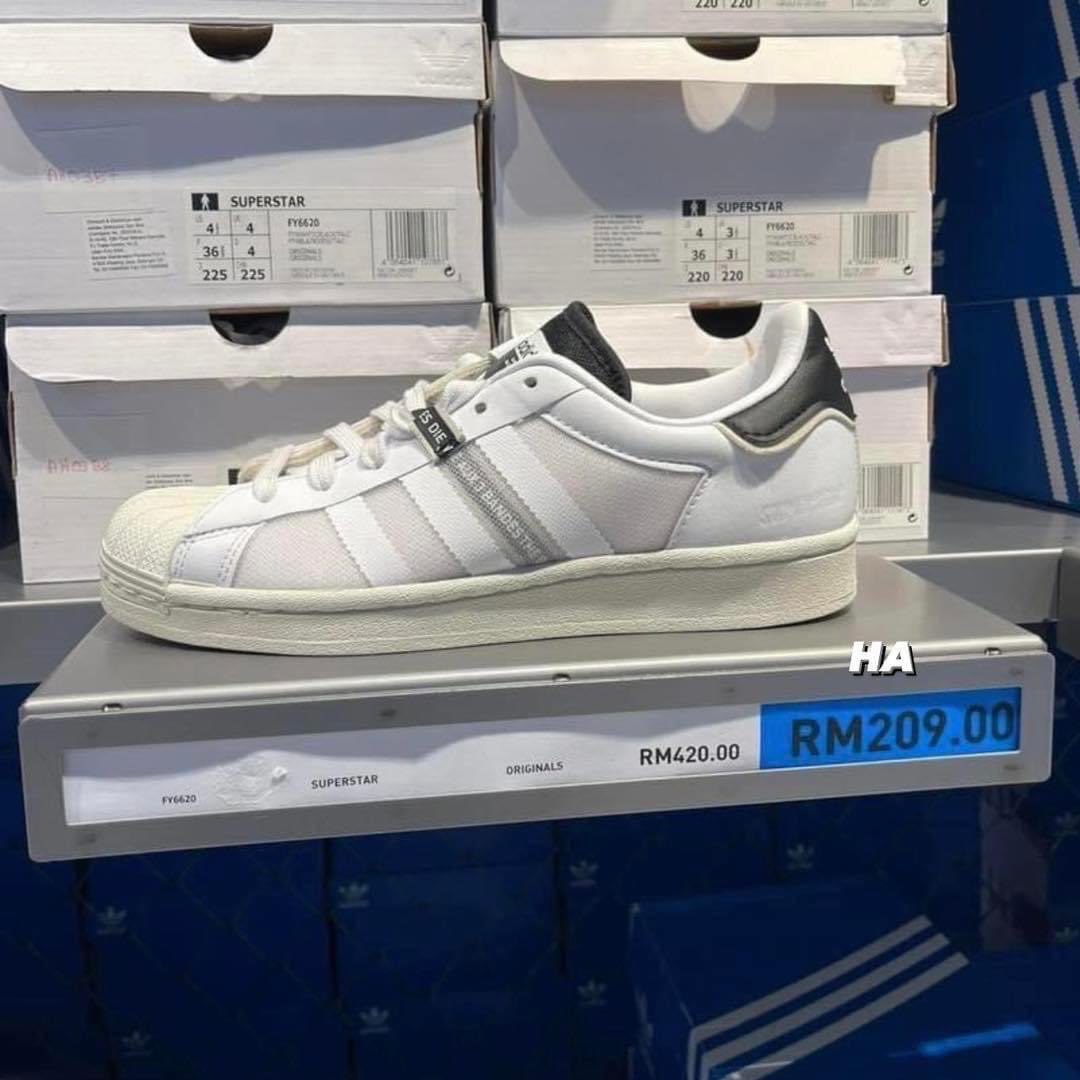 SantaiSini's tweet image. Dah singgah Adidas belum? Bagi yg taktahu, diorg tgh buat sales kaw2 sampai 15 Oktober nanti 😍

kredit x KashonMY 

#santaisini #adidas #promo #menarik #offer #deals #discount #off