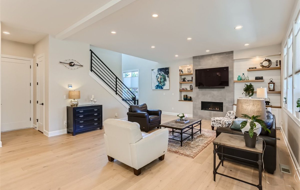 MarkStewartHome's tweet photo. 🍂 Melody, a Modern Two Story House Plan Great for a Narrow Lot 🍂 This compact home checks all the boxes and then some! Details and more photos here: https://t.co/a8Orw8XlvO

#houseplans #modernhouseplans #modernhome https://t.co/ZSfavqQ5j6