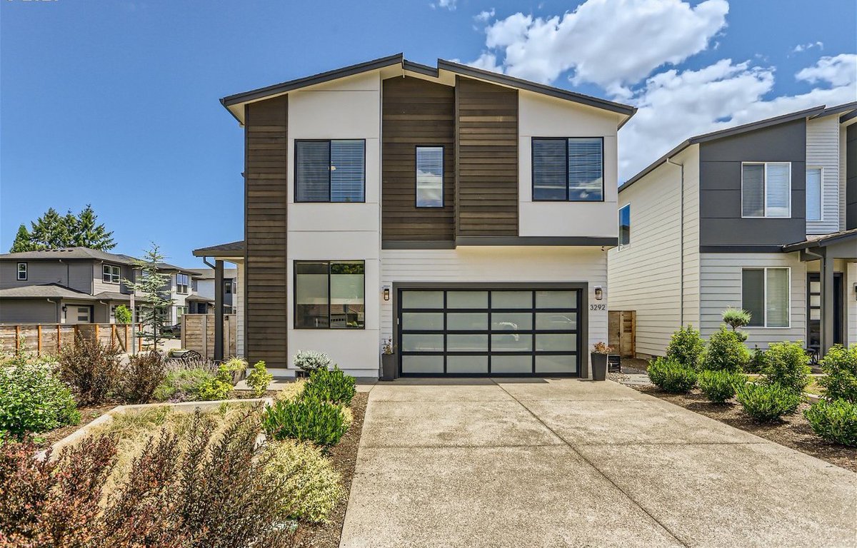 MarkStewartHome's tweet photo. 🍂 Melody, a Modern Two Story House Plan Great for a Narrow Lot 🍂 This compact home checks all the boxes and then some! Details and more photos here: https://t.co/a8Orw8XlvO

#houseplans #modernhouseplans #modernhome https://t.co/ZSfavqQ5j6
