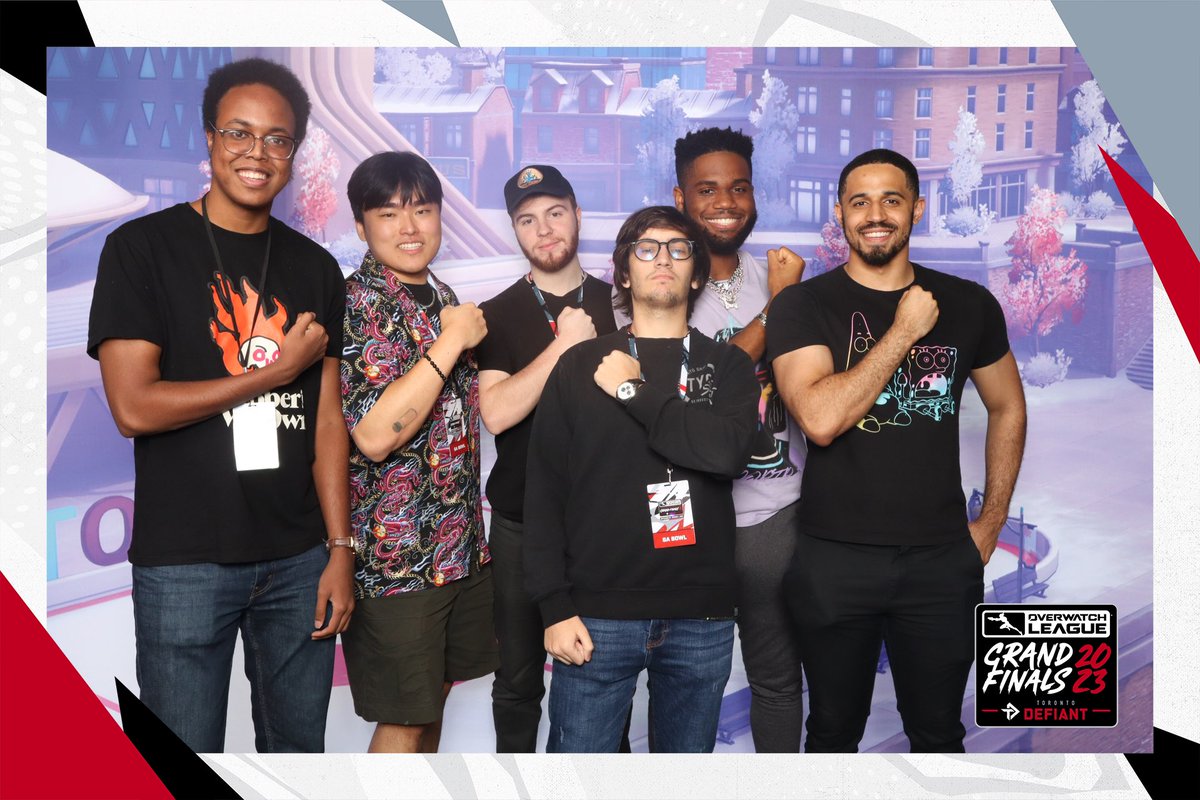 Legendary Doomfist meet up in Toronto + 1 impostor #FistOn ✊