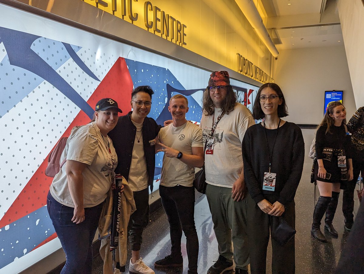 got to see <a href="/KarQGames/">KarQ 家 橋</a> <a href="/Jay3OW/">Jay3</a> and <a href="/EskayOW/">eskay</a> at the #OWLGrandFinals 
if I had thought about it I could have given #Jay3 one of my #Orkin business cards🤣 we can help you with those bugs!