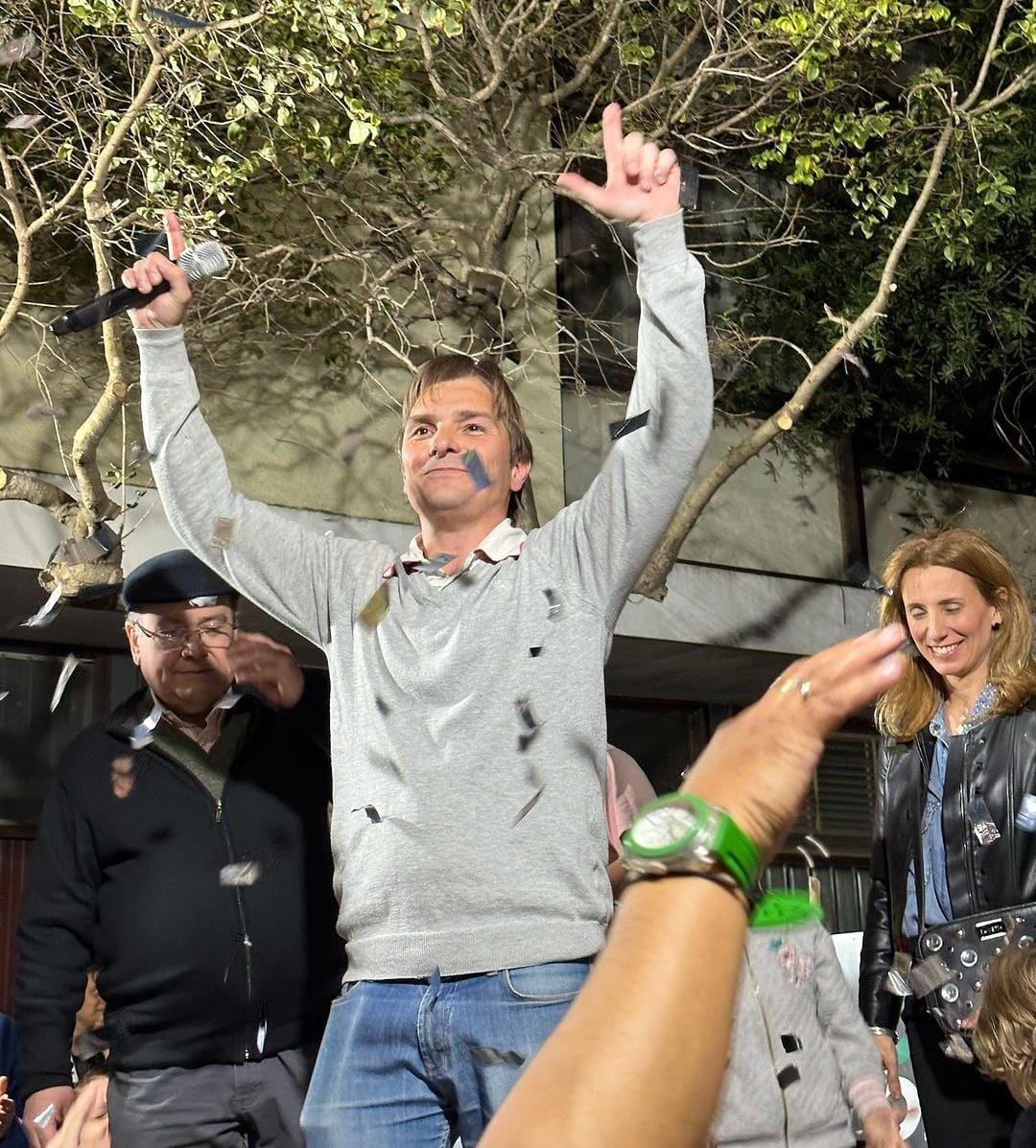 Gran triunfo en Bell Ville de Juan Manuel Moroni. La Unión Cívica Radical, y las fuerzas que integran JXC, retienen la ciudad con casi el 50 % de los votos. Mucho éxito a los/as dirigentes que tendrán la responsabilidad de ocupar cargos en el Concejo deliberante y el HTC.