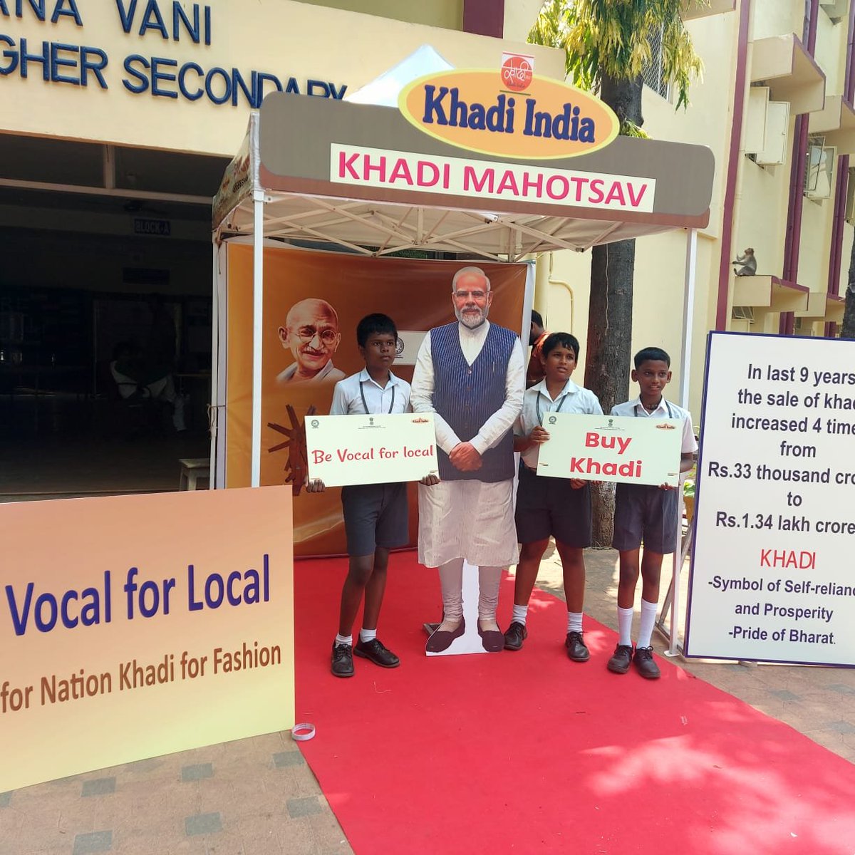 pibchennai's tweet photo. Khadi yatra (Rally), Khadi and Village Industries products exhibition organised by @kvicindia at Vanavani Matriculation School in IIT Madras campus, Chennai, today.

@MeNarayanRane @bpsvermabjp @minmsme @PIBIndiaMSME @ChairmanKvic @PIB_India https://t.co/2SzrSNn66b