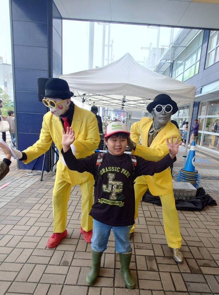 kZu49A5CBmnkWek's tweet photo. #TEPPUP   #天保山  #ロボットダンス

海遊館🦈🐳🐢🐟激混みのため2時間待ち。パントマイムショーしてたので見物🤗✨なんと、翼が参加しました(*^^*)沢山の観客巻き込んで楽しいショー🤡✨️翼も大喜び🤡待ち時間長💦→→→楽しい(≧∇≦)に変えてくれた😊有難う🤲出演のお礼に大量のうまい棒ꉂ🤣𐤔 https://t.co/JGwqzR69vi