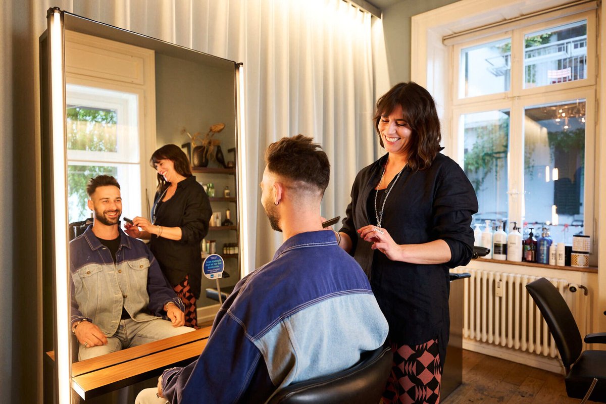 EKZ und EKZ Eltop bieten «Stromer:innen» eine gute Jobzukunft und werben unter anderem in Coiffeursalons. Zu den Stellen: jobzukunft.ch
Mehr zur Kampagne: ekz.ch/ekz/de/ueber-e…
#ekz <a href="/ekzeltop/">EKZ Eltop AG</a> #energie #jobs #jobzukunft