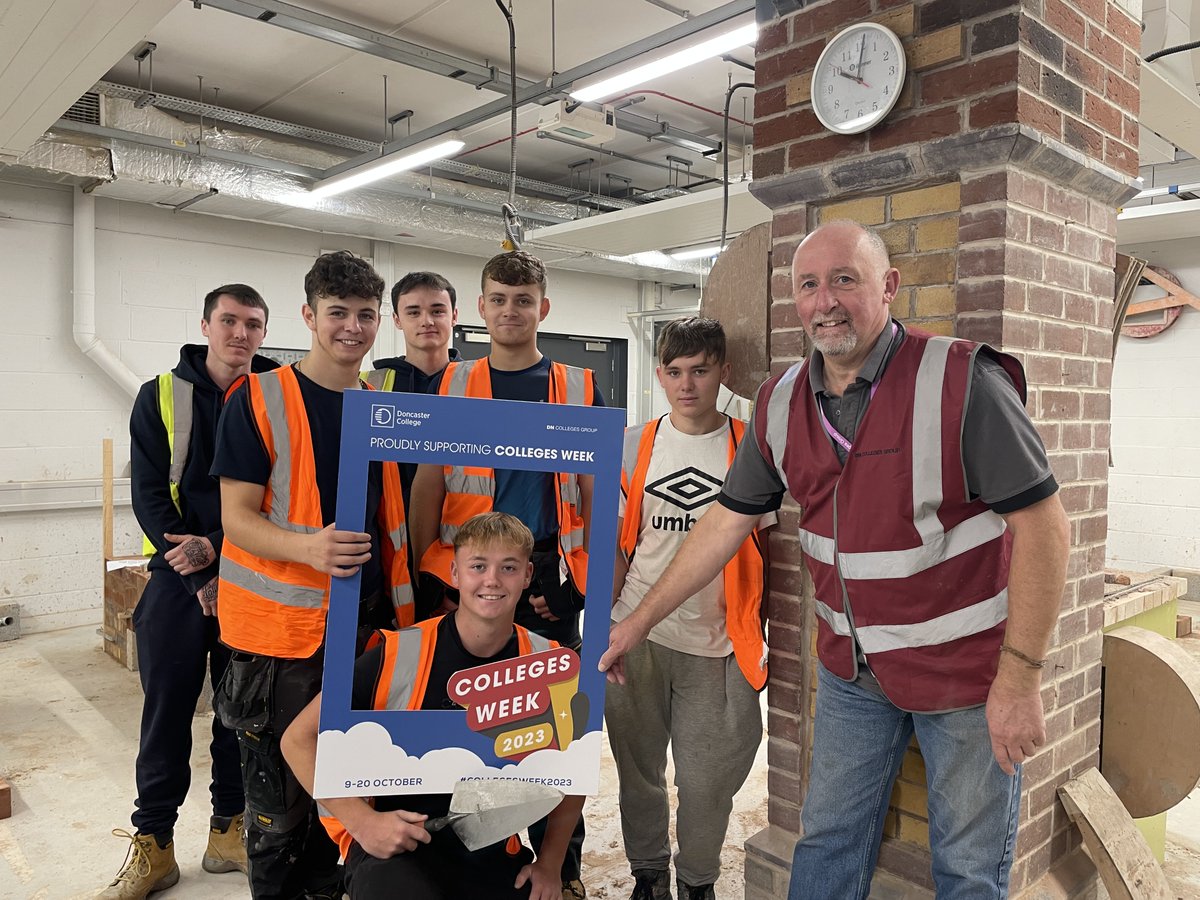 DonnyCollege's tweet image. 👷‍♂️🧱 We are proud to celebrate #CollegesWeek23 with our talented bricklaying students and tutors! They have been in class building their skills one brick at a time! 🏗️ 

#LoveOurColleges #Construction #Doncaster