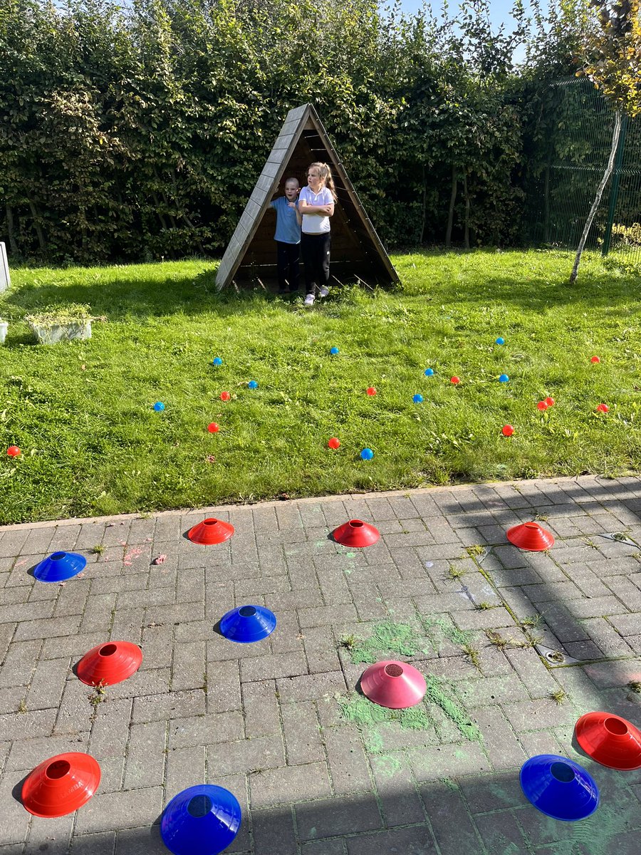 WhitehouseHull's tweet photo. Class Johnson working as a team today to put out the great fire of London in our @CommandoJoes lesson. #classjohnson #whitehousepru #teamwork #commandojos #greatfireoflondon #beatthetimer https://t.co/5AY3hz8mKH