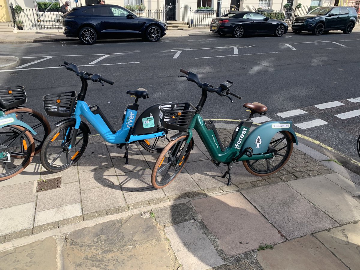 quested_andrew's tweet image. Bike trouble, The Pavement is blocked by Forest &amp;amp; Tier bikes causing an obstruction to all pedestrians. Post code SW1W 8TS . Get them moved please.