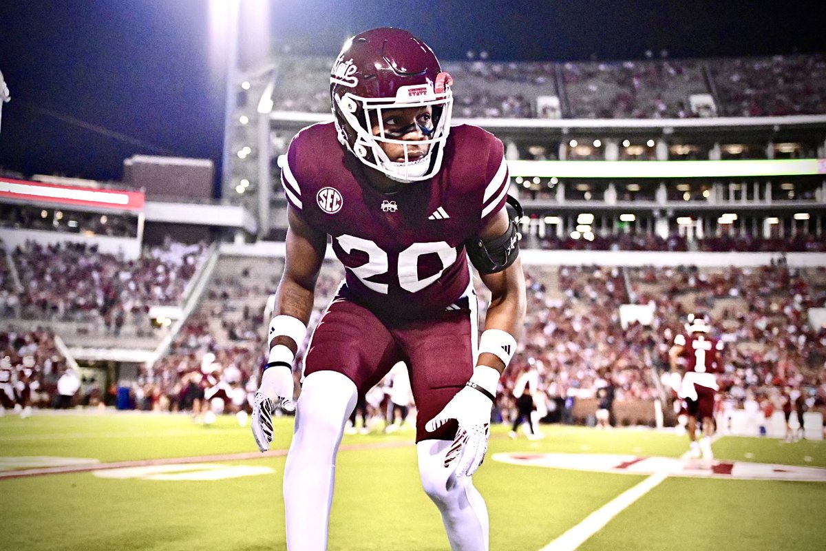 MsKrystalSmith's tweet image. Happy Birthday to my Favorite Bulldog @isaacdsmith!! I love You!! 
#Chapter19 Let’s Go!!
#HailState