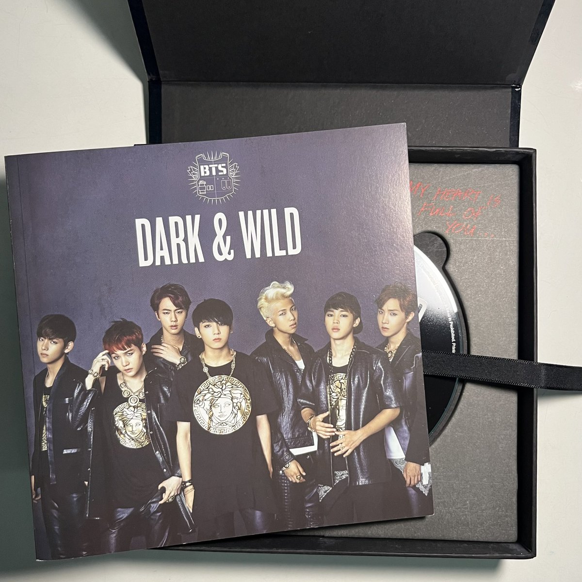 บั้มเปล่าบังทัน dark&wild 
    200 บาทส่งฟรี    ꊞ    สภาพดี 

✬ ; สนใจสอบถาม,ดูเพิ่มเติมได้ค่ะ
#ตลาดนัดรถไฟBTS #ตลาดนัดบีทีเอส #ตลาดนัดบังทัน #ตลาดนัดรถไฟบังทัน #ปล่อยของสะสมบังทัน #ตลาดนัดbts