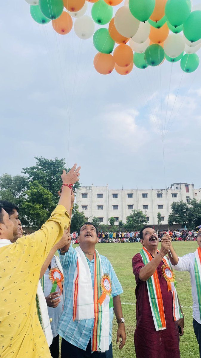 Rtr_saheb's tweet photo. Aaj Durgapurer Gopalpurer JATIYA SANGHA Cluber porichalonai final matche 
Bishesh bhabe upostit @BiswanathParial https://t.co/y6EVOez7AZ