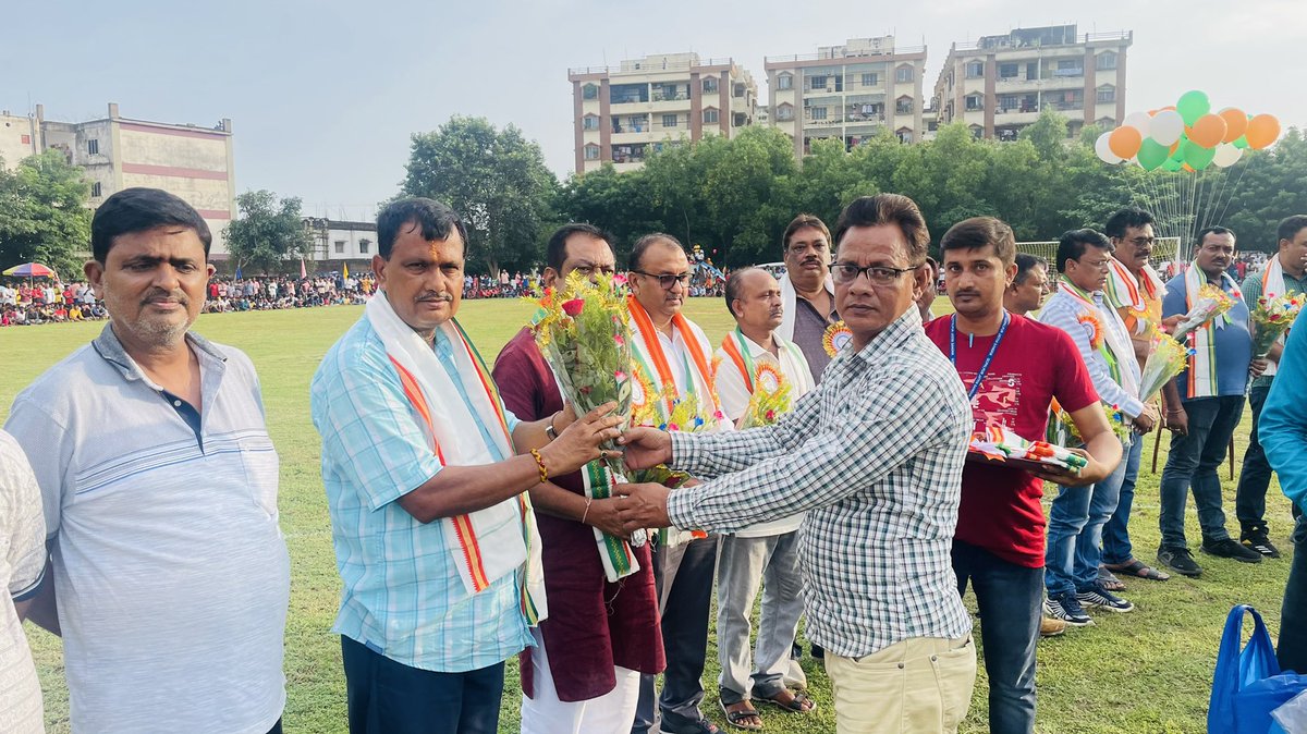 Rtr_saheb's tweet photo. Aaj Durgapurer Gopalpurer JATIYA SANGHA Cluber porichalonai final matche 
Bishesh bhabe upostit @BiswanathParial https://t.co/y6EVOez7AZ