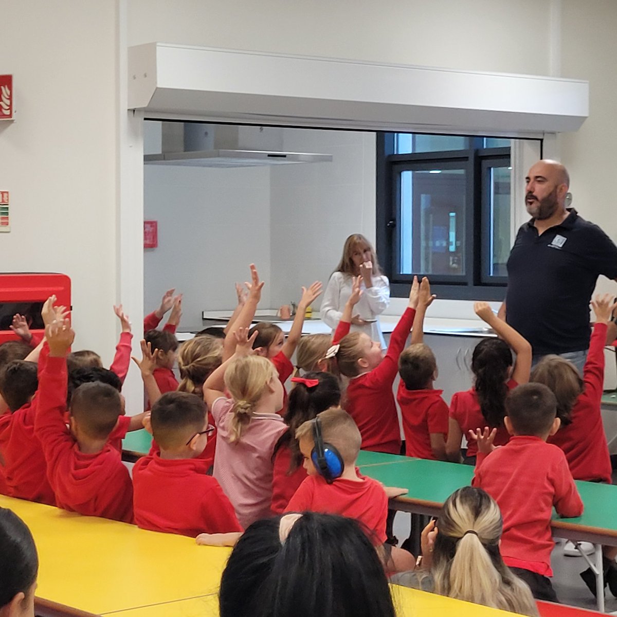 Gibraltar #MarineScience Studies 🇬🇮 

Delighted to kickstart our 8th academic outreach with Gibraltar's Shoreline Marine Invertebrates workshop, focusing on ecosystems in the Bay of Gibraltar 
#BringingOurCoastlineBackToLife #Gibraltar #Mediterranean #marinelife #marinebiology