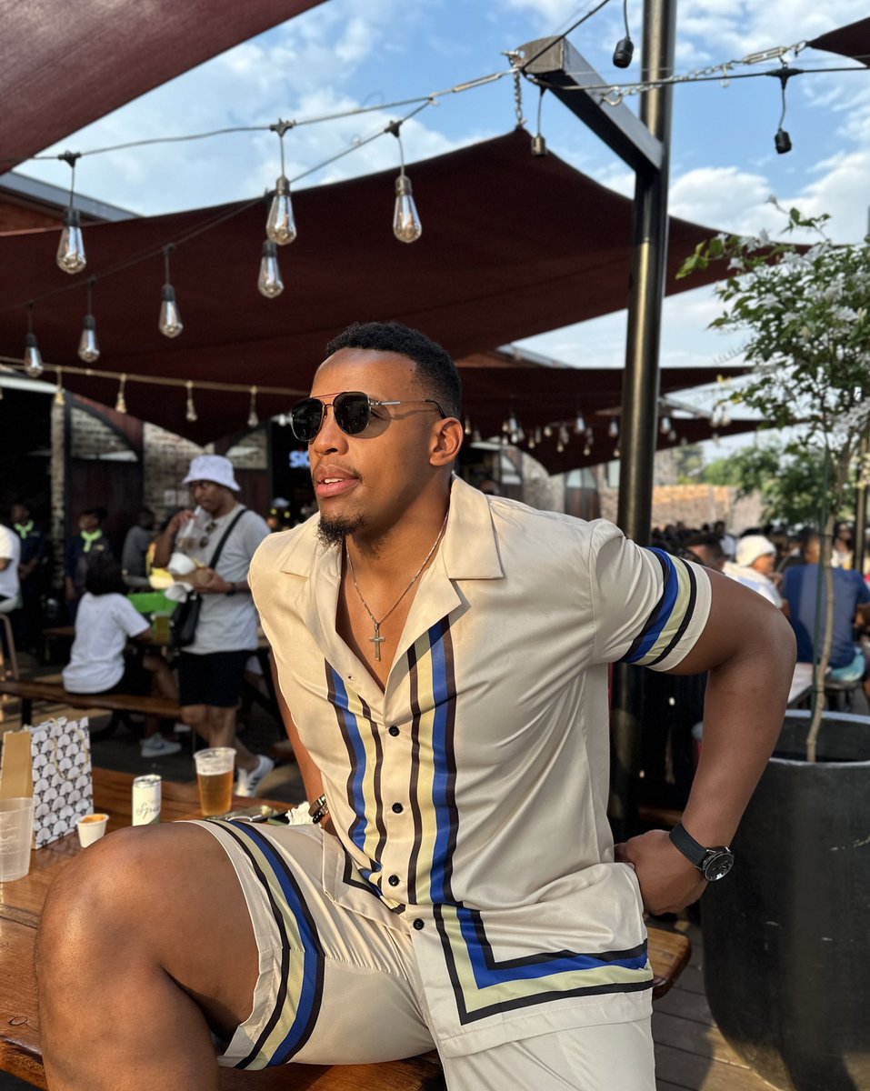 JuicyJay_Siya's tweet photo. Too blessed to stress, I just live life and thank God 😇🧡

Wishing you a great week ahead. https://t.co/oEIuBZ7tca