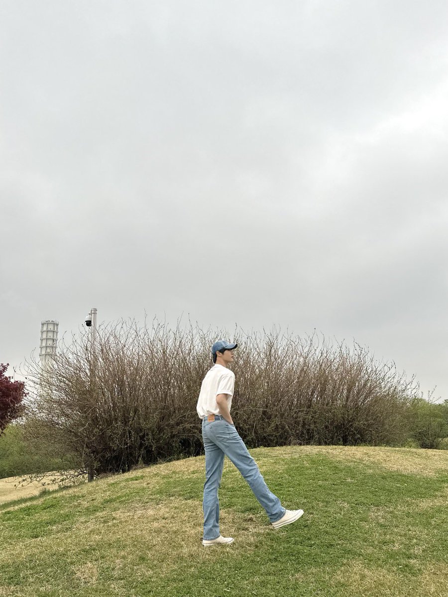 CIX_twt's tweet photo. 🧢👚👖💕

#CIX #씨아이엑스 #현석 #윤현석 #서기 #막내 #FIX #픽스 #픽스내거 https://t.co/FR70k6K7fm