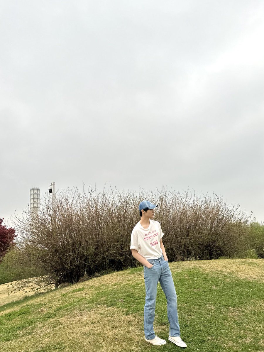 CIX_twt's tweet photo. 🧢👚👖💕

#CIX #씨아이엑스 #현석 #윤현석 #서기 #막내 #FIX #픽스 #픽스내거 https://t.co/FR70k6K7fm