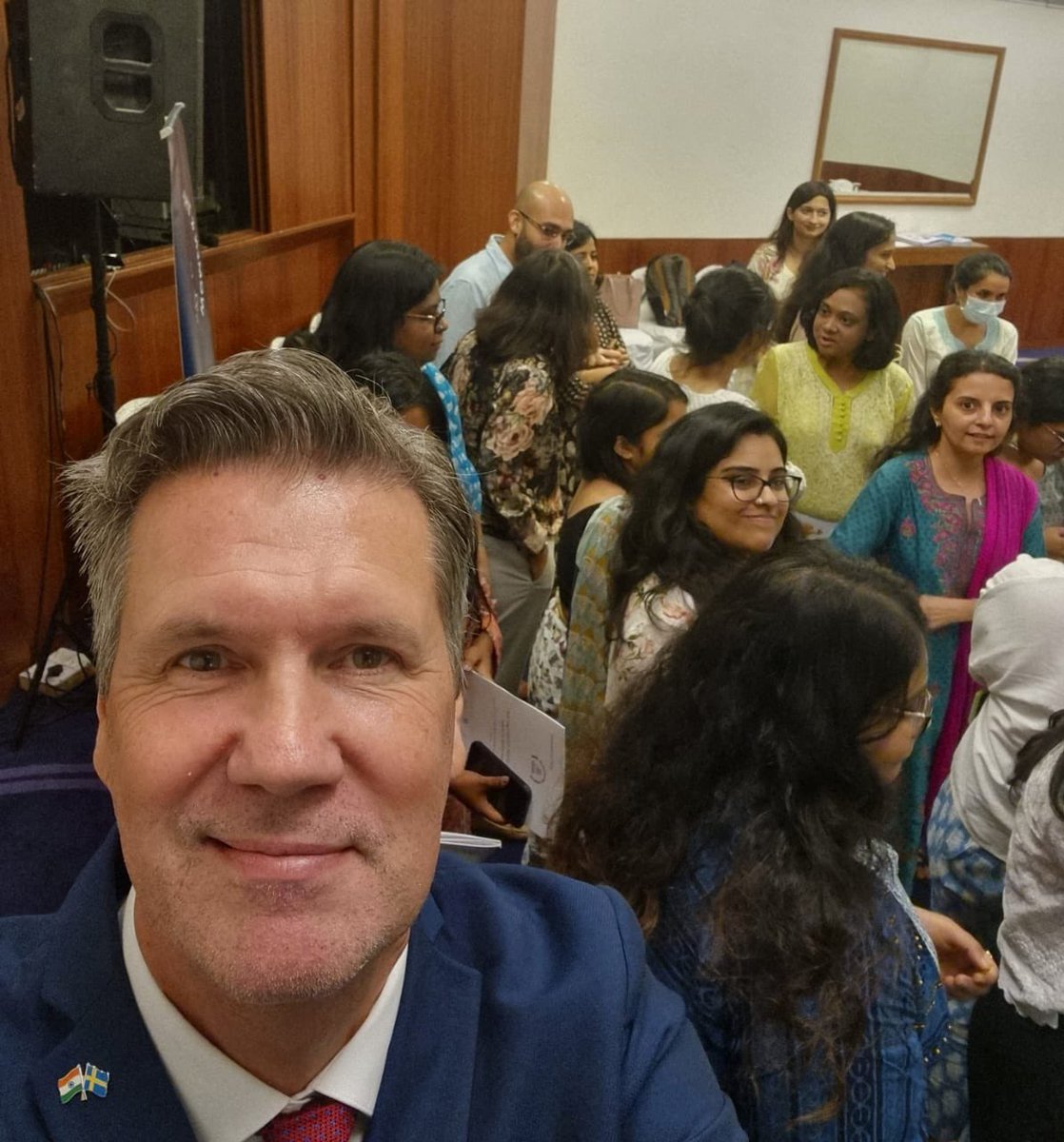 SwedenOSI_India's tweet photo. OSI was honoured to speak at @IWWAGEIFMR series on women in STEM: “Women and Future of Work”, emphasising the importance of education, representation, and role models to combat gender inequality in STEM. 👭🌟
#SHESTEM https://t.co/x6lvxQjk43