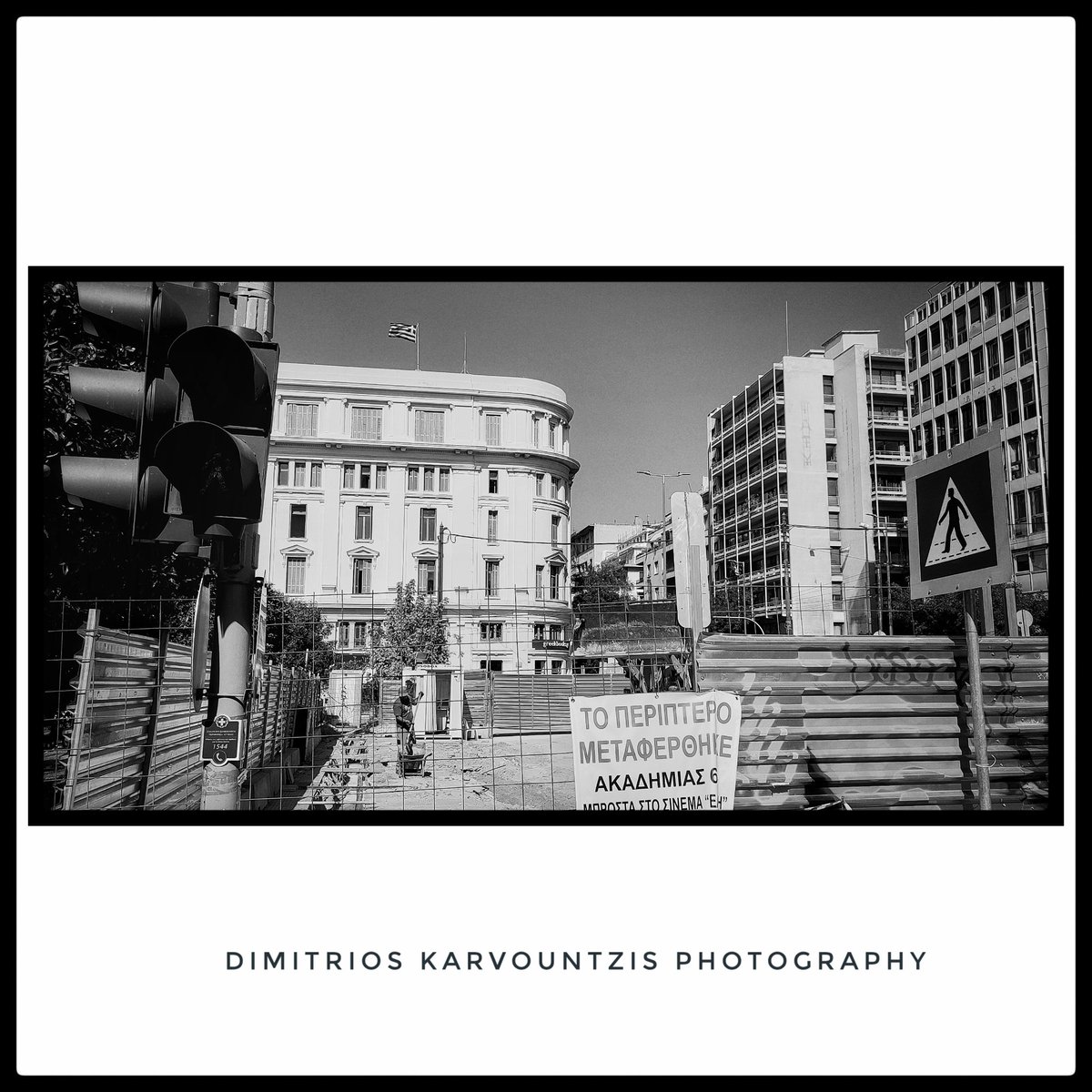 'The kiosk was moved'

#streetphotographers #streetphotography #bwphotography #blackandwhite #pressphotography #pressphotographer #construction #metro #citycenter #photojournalism #photojournalist #athens #allrightsreserved©️