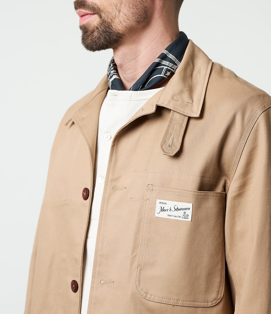 MerzbSchwanen's tweet photo. Work it! ⁠
Many of our favorite styles today have their roots in workwear from back then, like this cool jacket.
Crafted from high-quality organic cotton twill, with classic details such as corozo fish-eye buttons and an extra woven label on one of the front pockets. https://t.co/mfKrMSFudr