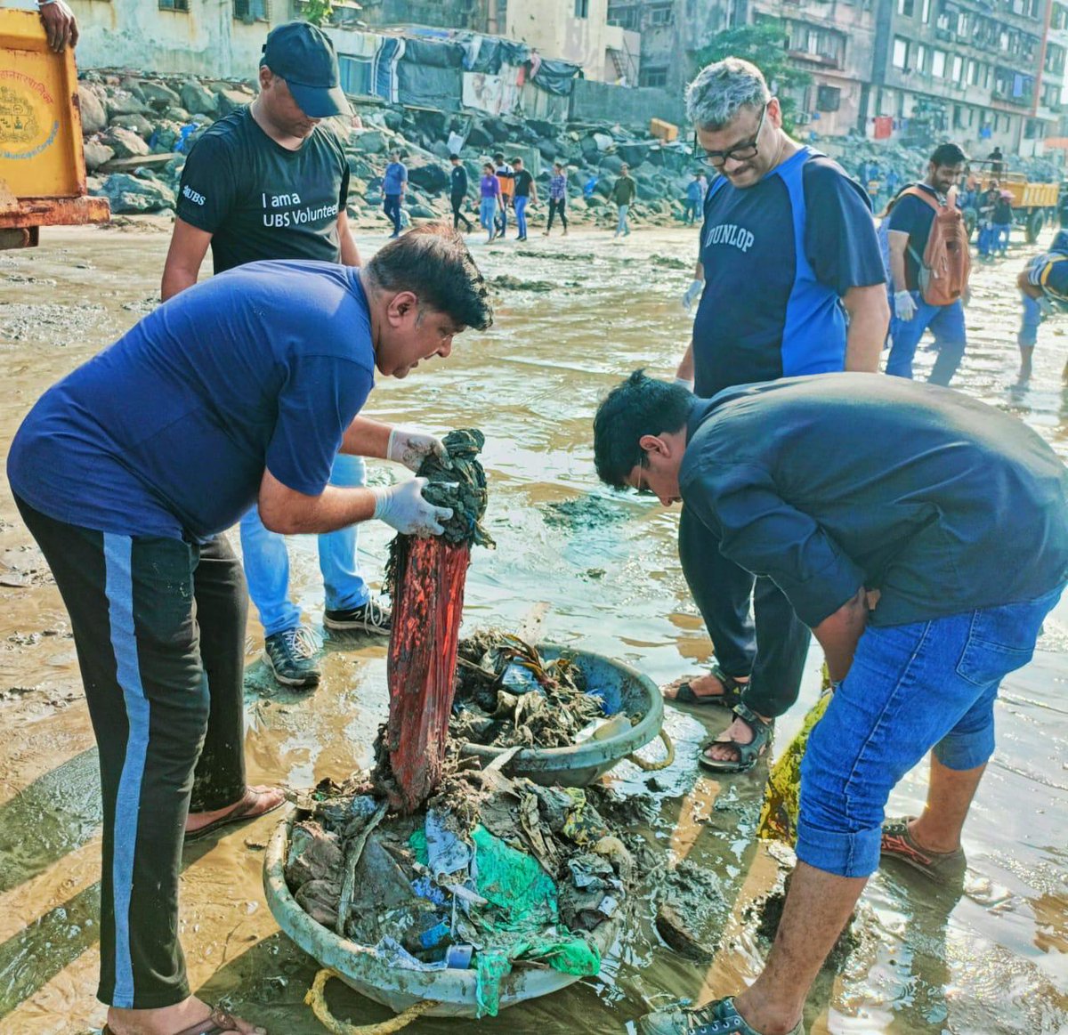 ConcentrixIND's tweet photo. Amazing effort by our Mumbai & Thane team! Over 500 game-changers came together to clean the Versova beach in partnership with Cheersfurever NGO. They collected a whopping 60,000 kgs of garbage!
Super proud & grateful! 🙌🌟
#ConcentrixForGood #MakingADifference https://t.co/2Cgg8Sb2PN