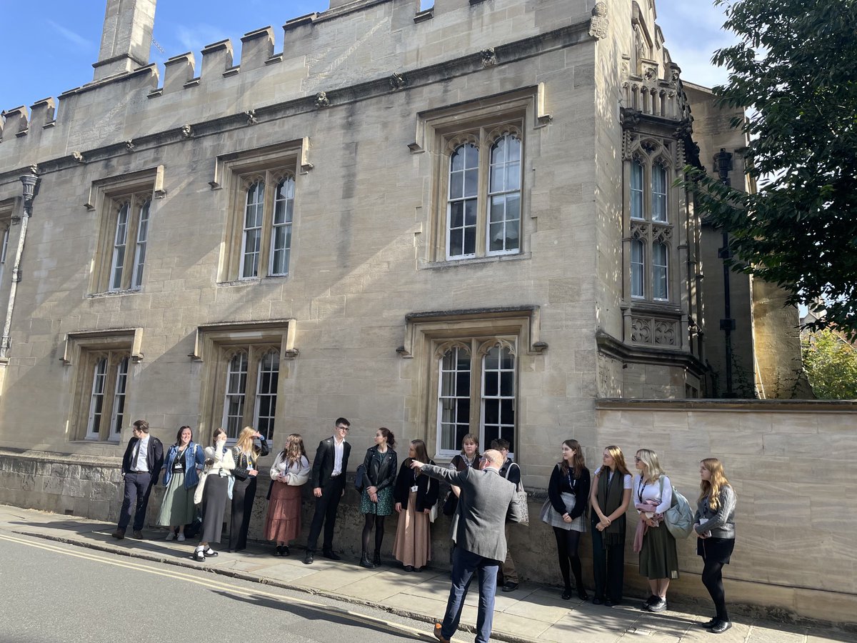 Walton_PD's tweet photo. ⁦@LincolnOutreach⁩ tour around Oxford after launching the supercurricular project for ⁦@walton_academy⁩ https://t.co/6JgqzkC7Ta