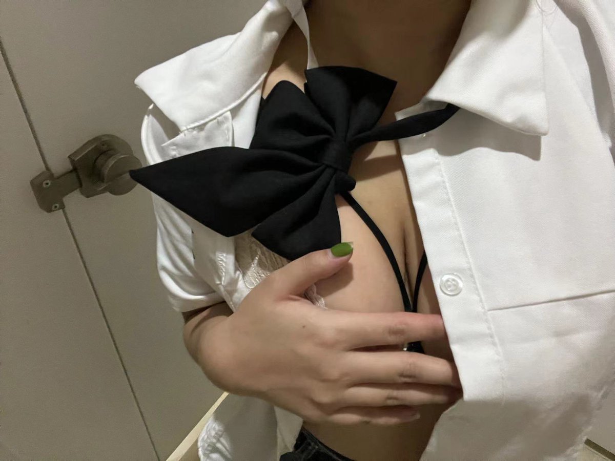 z07160826's tweet photo. 火车站卫生间就开始勾引老夫，使不得使不得 https://t.co/WOAwErgq4P